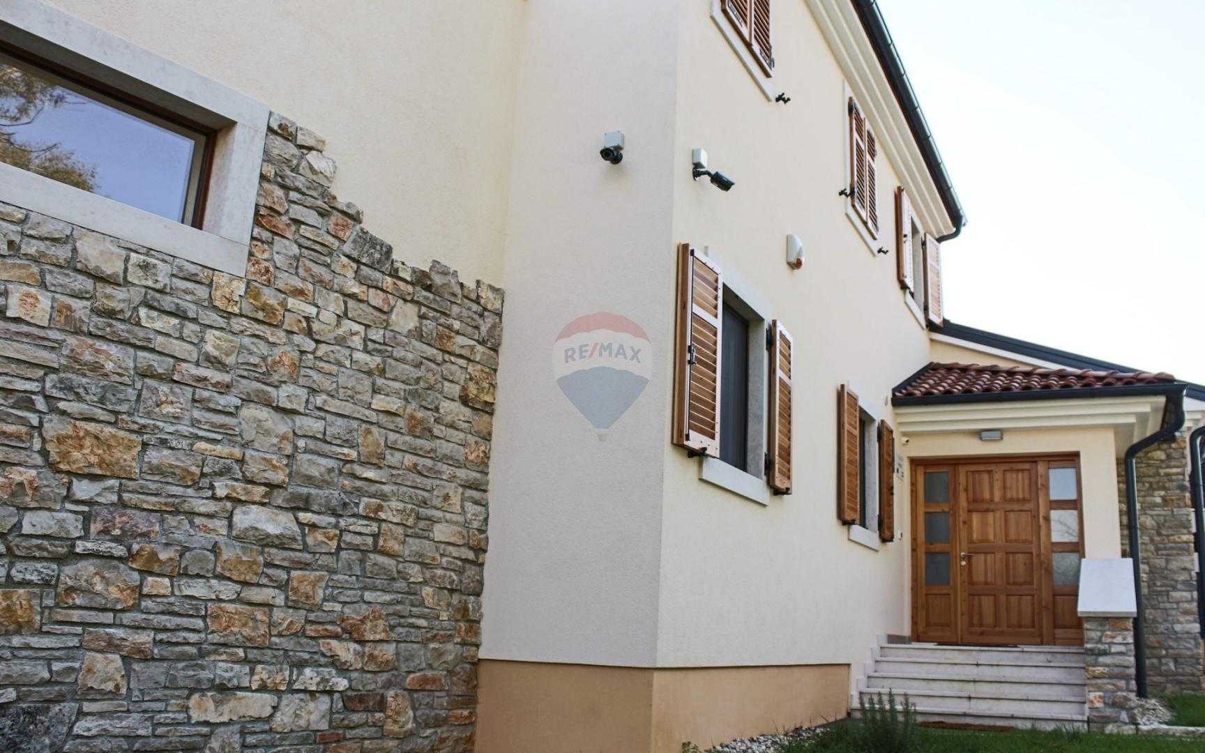 жилой дом в Žminj, Istarska županija 12035502
