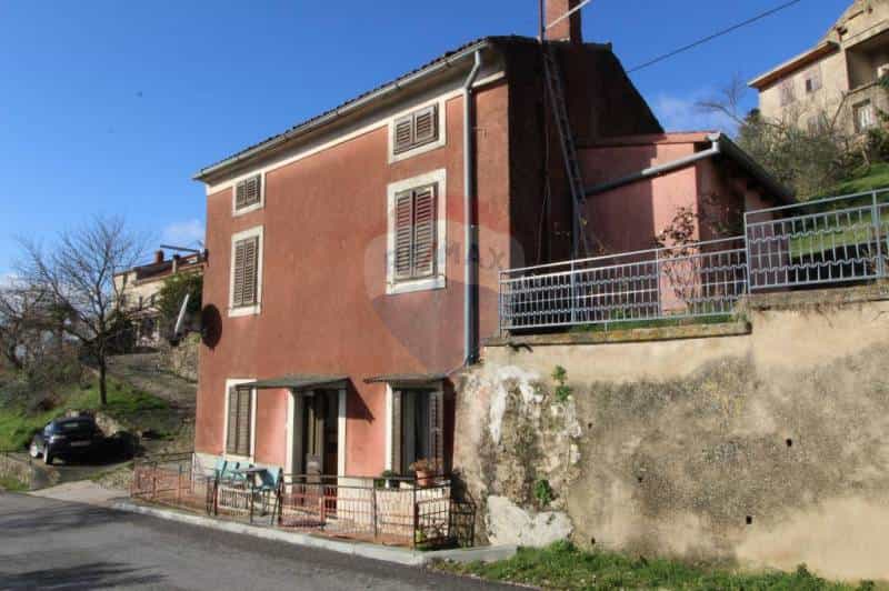 casa en Motovun, Istarska Županija 12035544