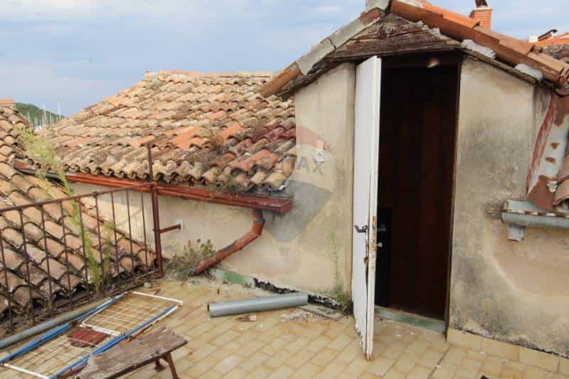 casa en Vrsar, Istarska Županija 12035618