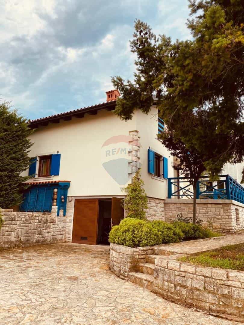 жилой дом в Premantura, Istarska županija 12035733