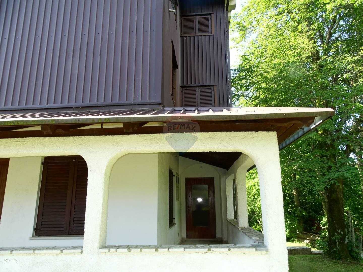 σπίτι σε Fuzine, Primorsko-Goranska Zupanija 12035756