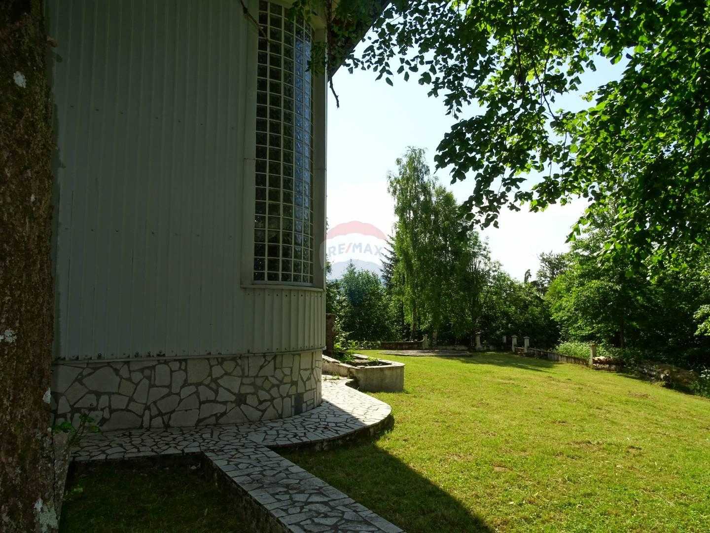 房子 在 Fužine, Primorsko-goranska županija 12035756
