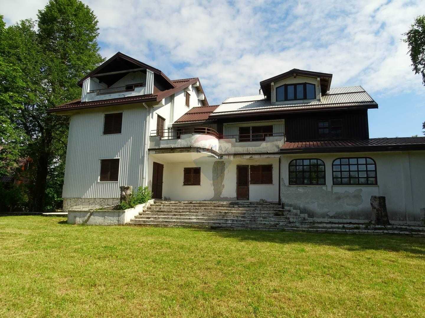 房子 在 Fuzine, Primorsko-Goranska Zupanija 12035756