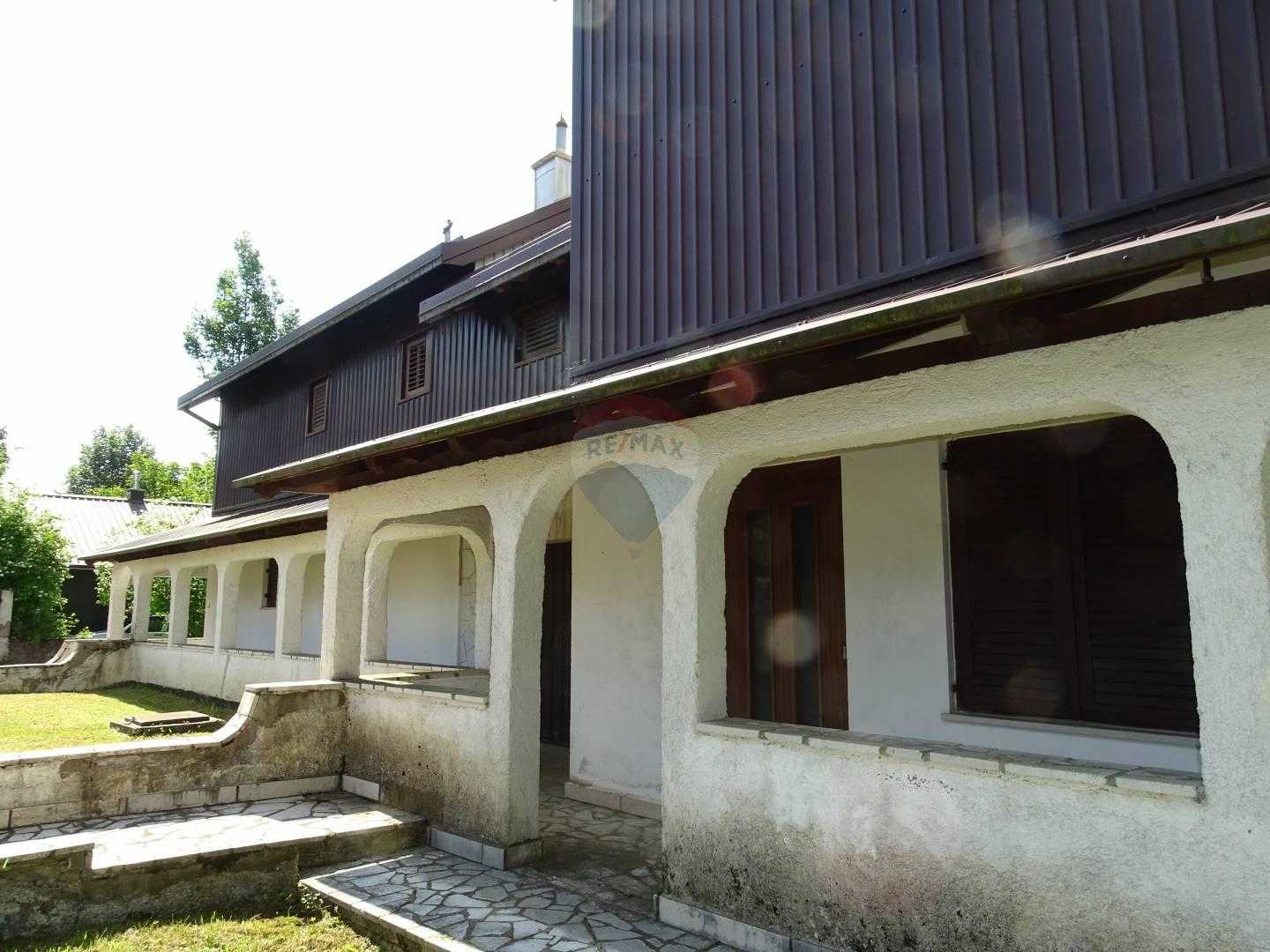 casa en Fuzine, Primorsko-Goranska Zupanija 12035756
