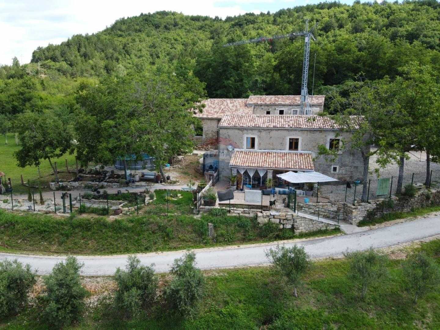 بيت في Gradinje, Istarska županija 12035775