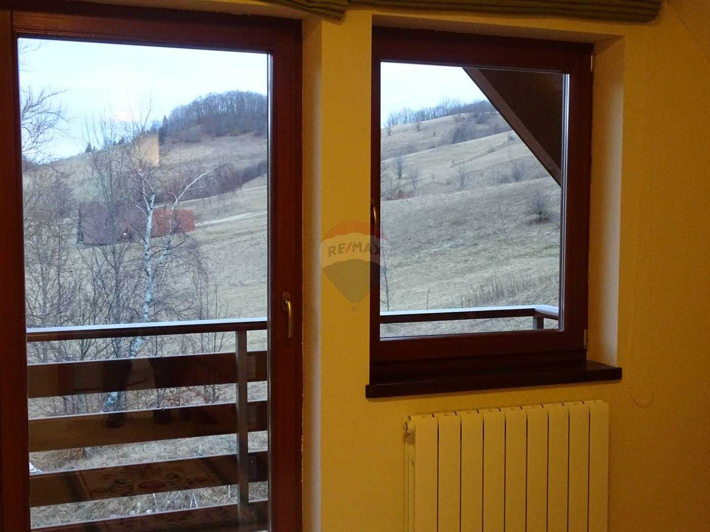 집 에 Begovo Razdolje, Primorsko-goranska županija 12036007