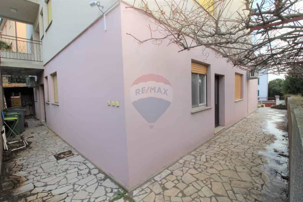 房子 在 Pješčana Uvala, Istarska županija 12036364