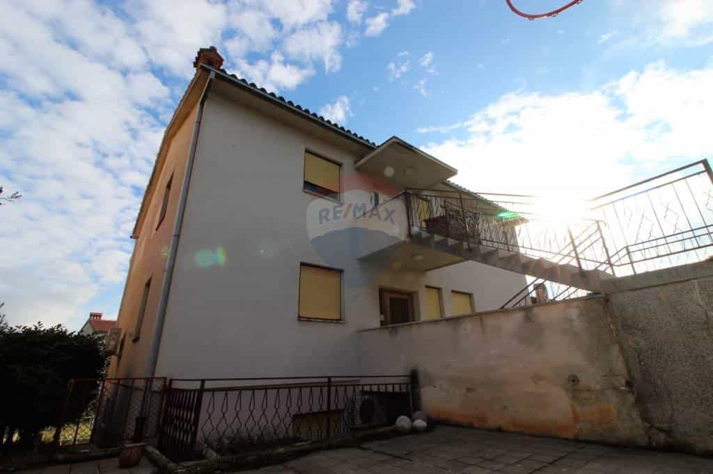 房子 在 Pješčana Uvala, Istarska županija 12036364
