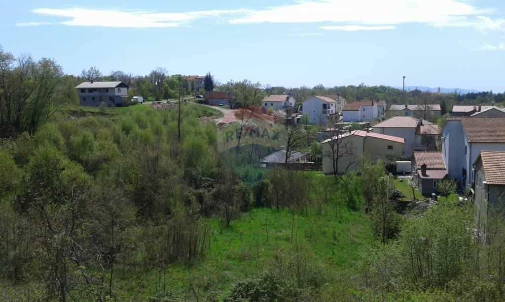土地 在 Marčelji, Primorsko-goranska županija 12036381