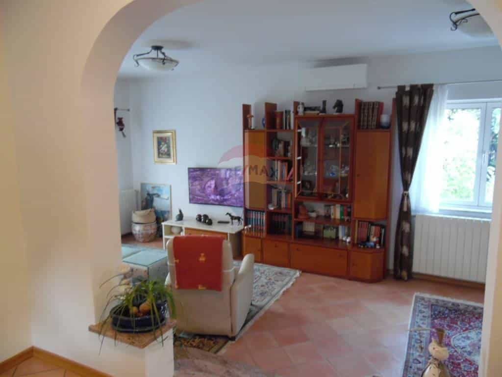 بيت في Banjole, Istarska županija 12036423