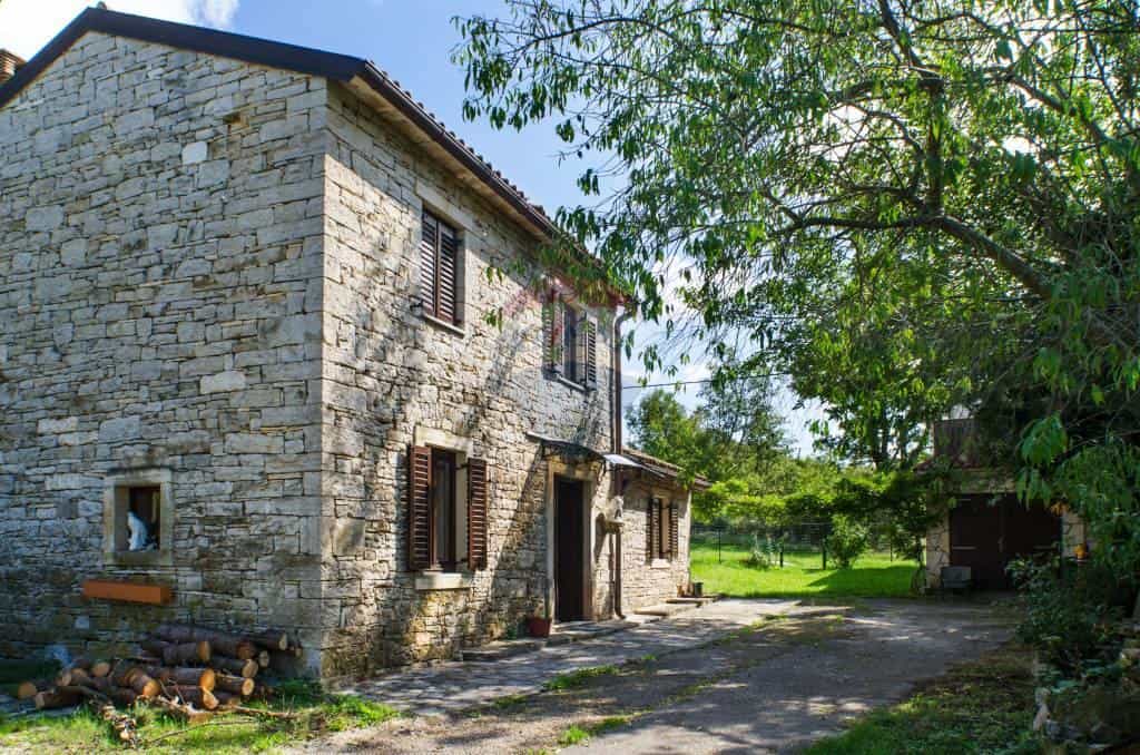 Будинок в Momjan, Istarska županija 12036439