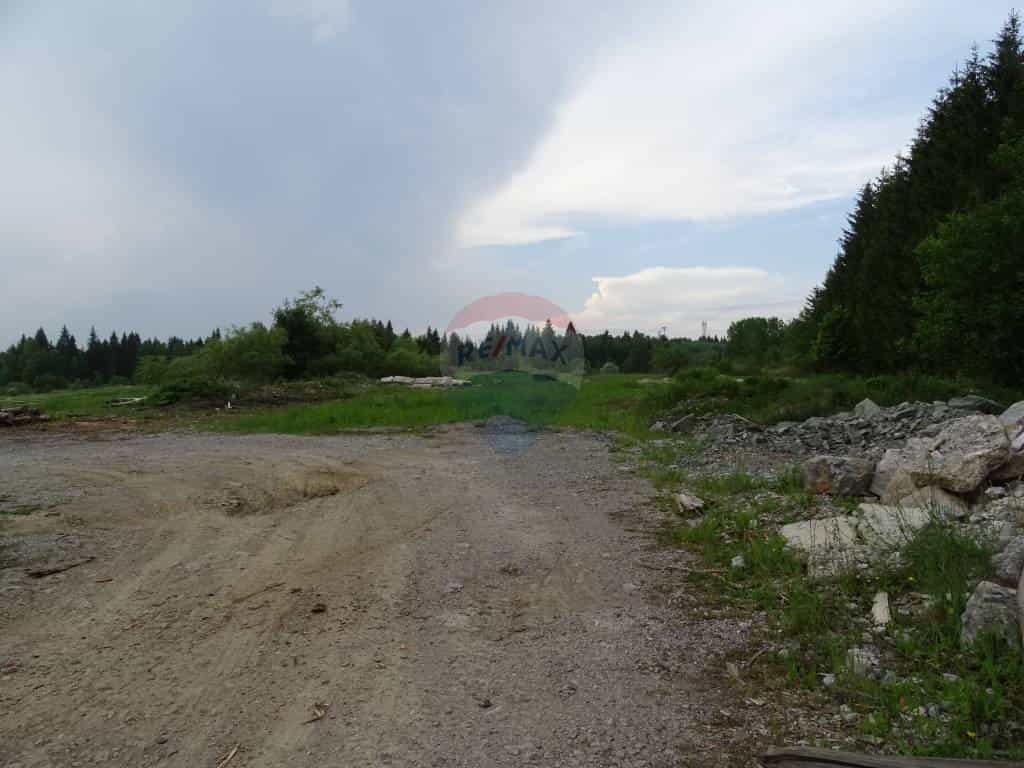 Terre dans Ravna Gora, Primorsko-Goranska Zupanija 12036506