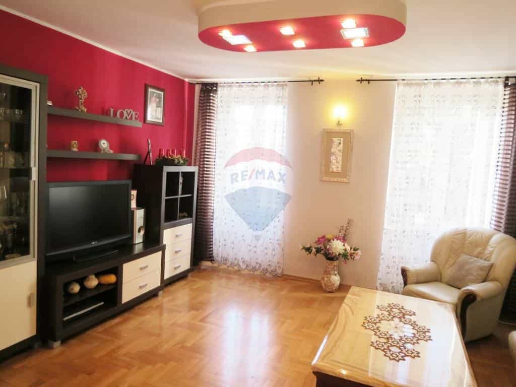 rumah dalam Rijeka, Primorsko-Goranska Zupanija 12036509