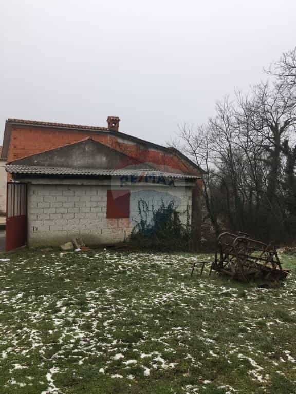 House in Karojba, Istarska Zupanija 12036544