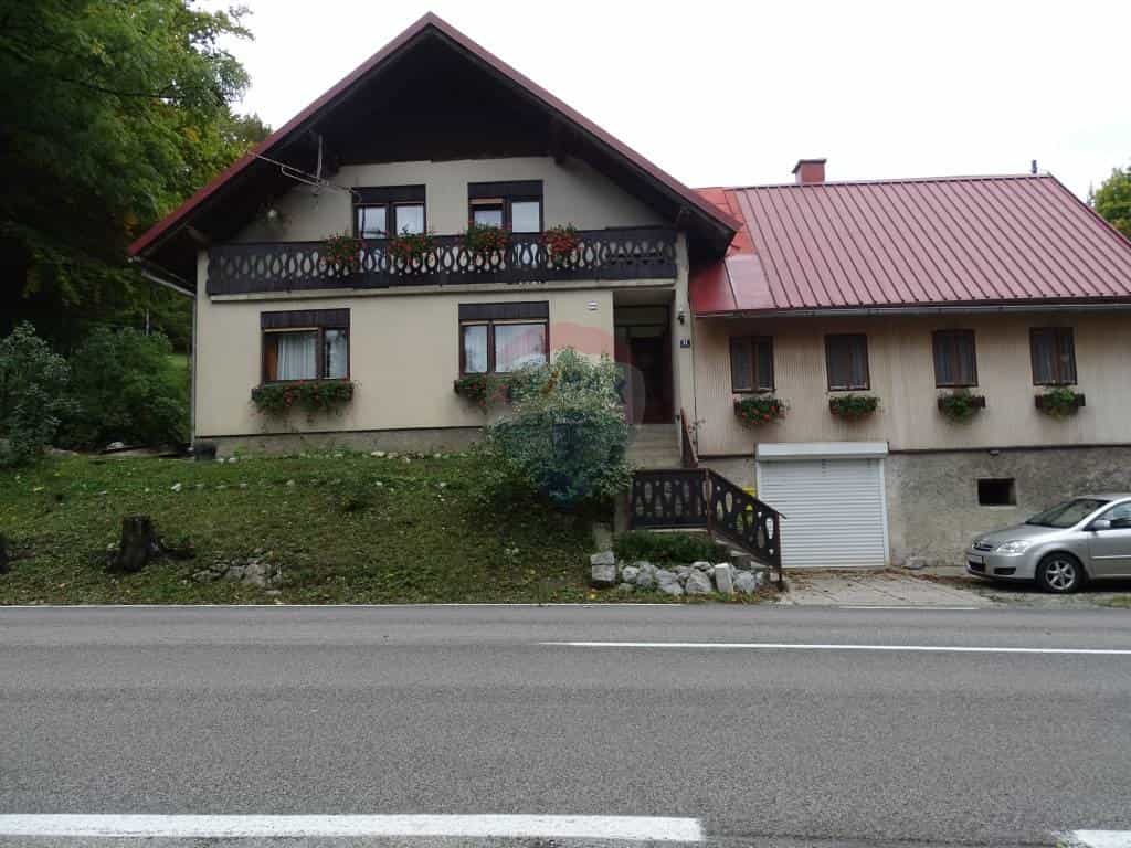 房子 在 德爾尼采, 濱海邊疆區-山區祖帕尼婭 12036724