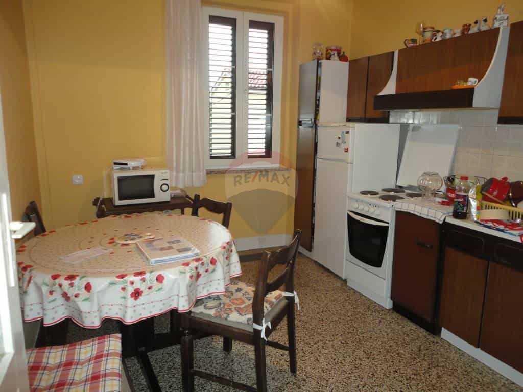 rumah dalam Rijeka, Primorsko-Goranska Zupanija 12036850