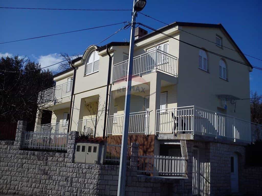 casa en Matulji, Primorsko-Goranska Županija 12036861