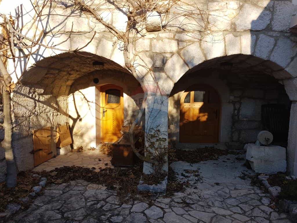 жилой дом в Grižane, Primorsko-goranska županija 12036881