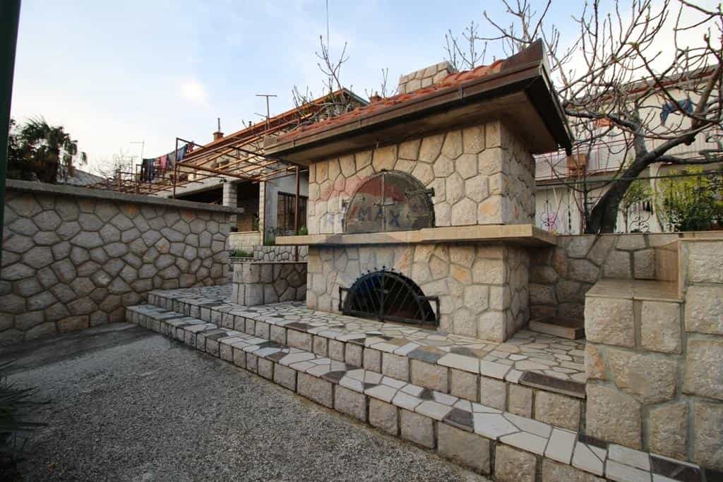 房子 在 Novi Vinodolski, Primorsko-goranska županija 12036901