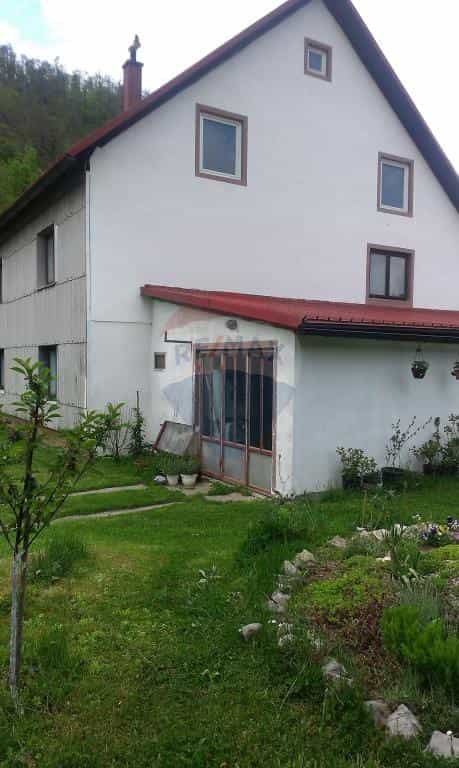 Rumah di Fuzine, Primorsko-Goranska Zupanija 12036976