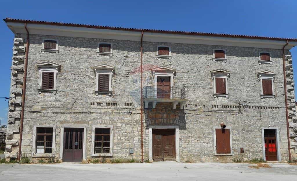 House in Svetvincenat, Istarska Zupanija 12037000