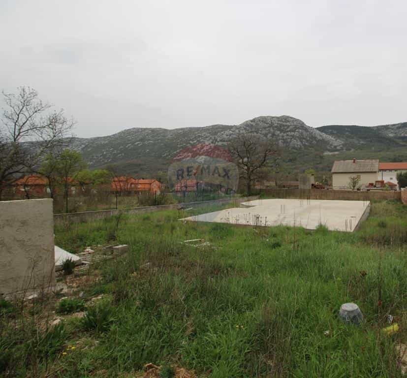 Maa sisään Klanfari, Primorsko-Goranska Zupanija 12037018