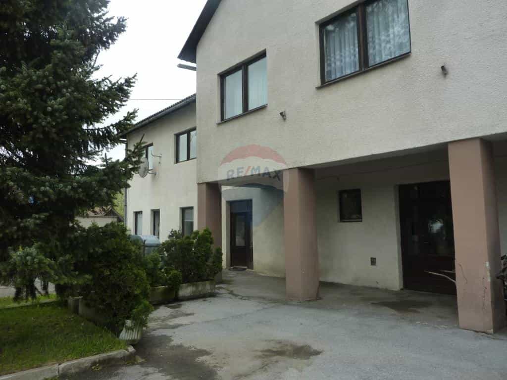 Другой в Josipdol, Karlovačka županija 12037021