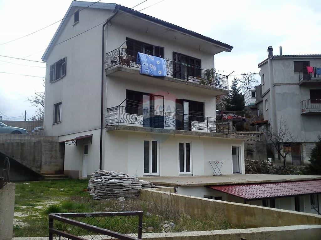 rumah dalam Matulji, Primorsko-Goranska Zupanija 12037030