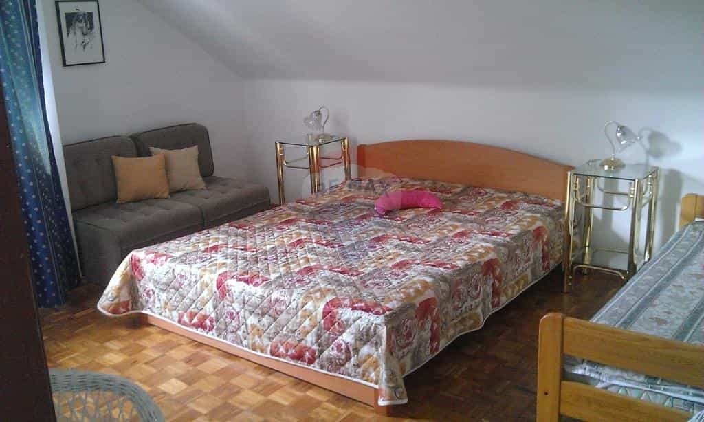 House in Vrbnik, Primorsko-Goranska Zupanija 12037100