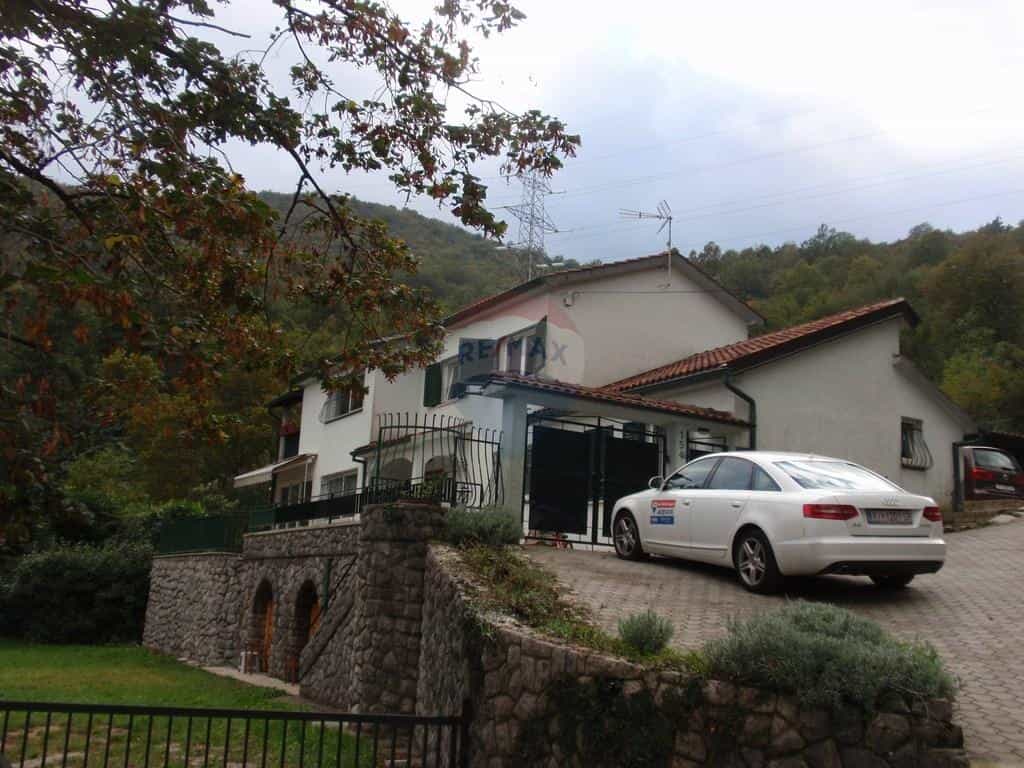 casa en Matulji, Primorsko-Goranska Županija 12037101