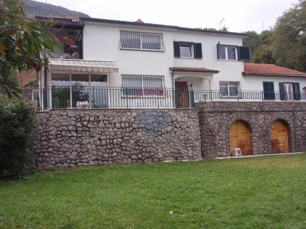 casa en Matulji, Primorsko-Goranska Županija 12037101