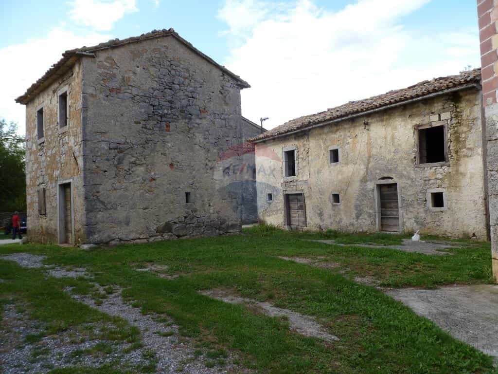 房子 在 Ročko Polje, Istarska županija 12037116
