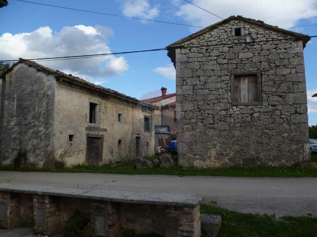 House in Lupoglav, Istarska Zupanija 12037116