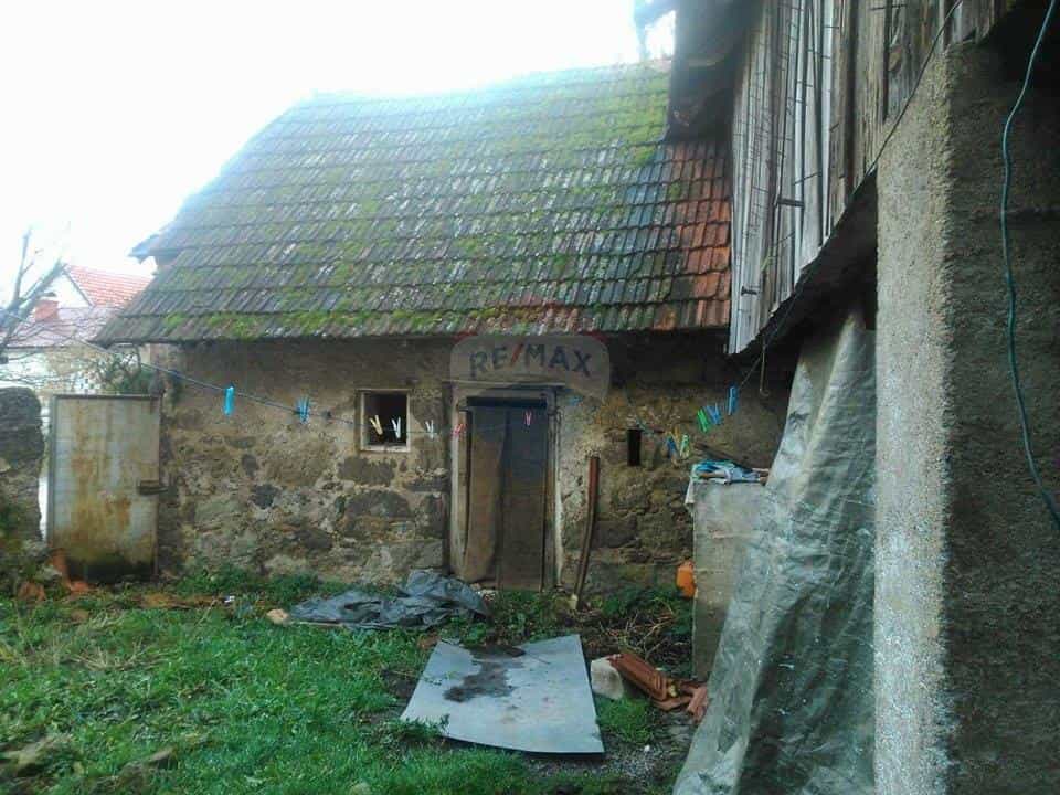 집 에 Ogulin, Karlovačka županija 12037205