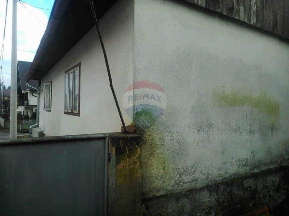 casa en Ogulín, Karlovačka Županija 12037205