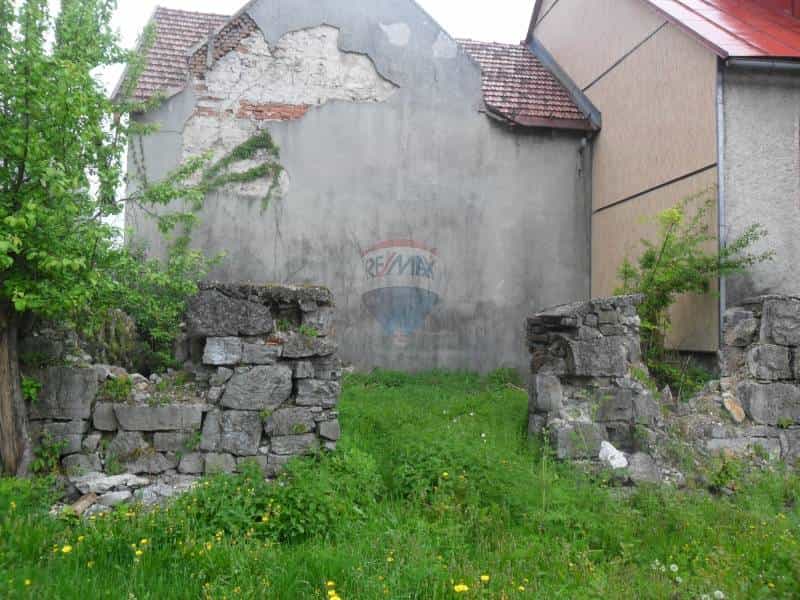 집 에 Delnice, Primorsko-goranska županija 12037482