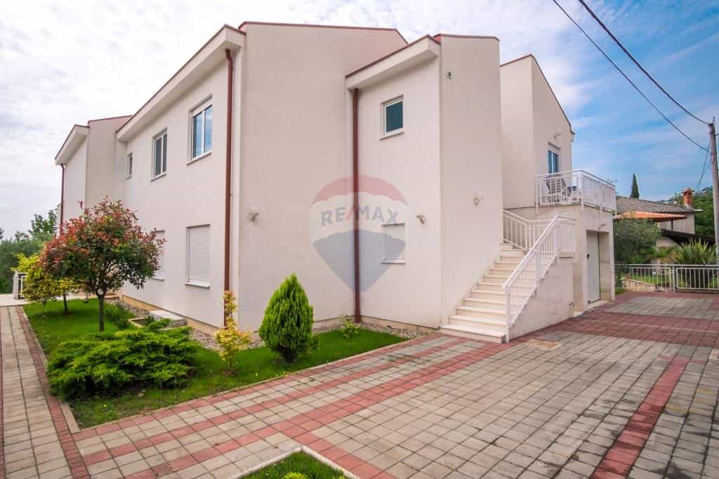 House in Ika, Primorsko-Goranska Zupanija 12037507