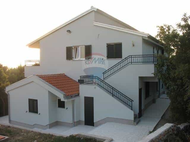 Huis in Starigrad, Zadarska Zupanija 12037549