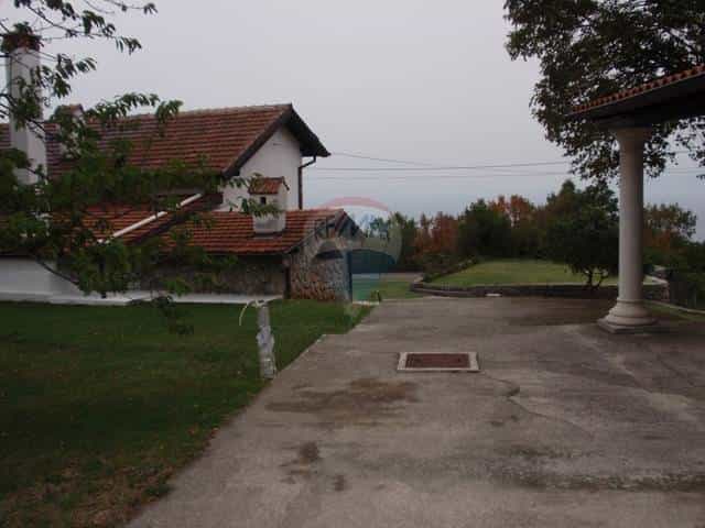 casa en Kastav, Primorsko-goranska županija 12037571