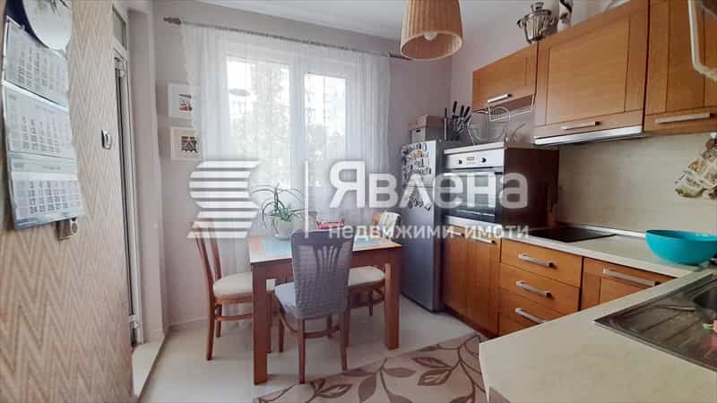 Квартира в Sofia, Sofia City Province 12037797