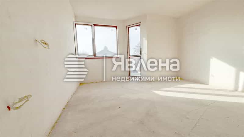بيت في Kostinbrod, Sofia Province 12037801