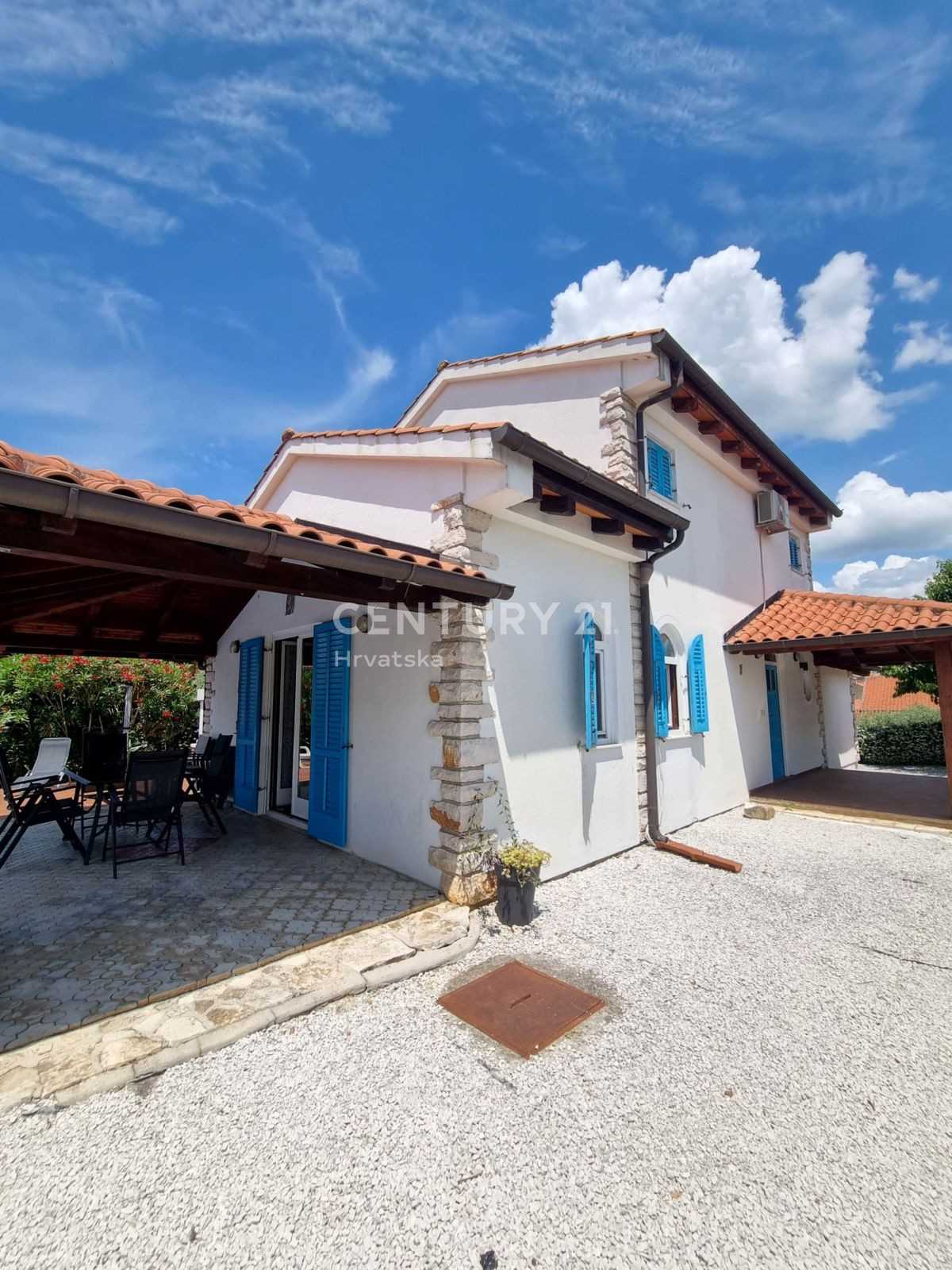 房子 在 Višnjan, Istria County 12037976