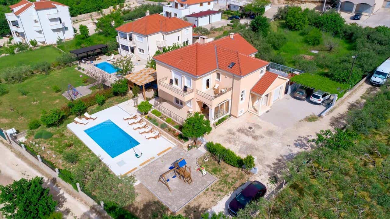 房子 在 Kaštel Sućurac, Split-Dalmatia County 12038028