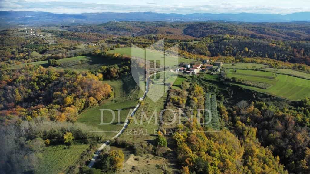 Land in Momjan, Istria County 12038171