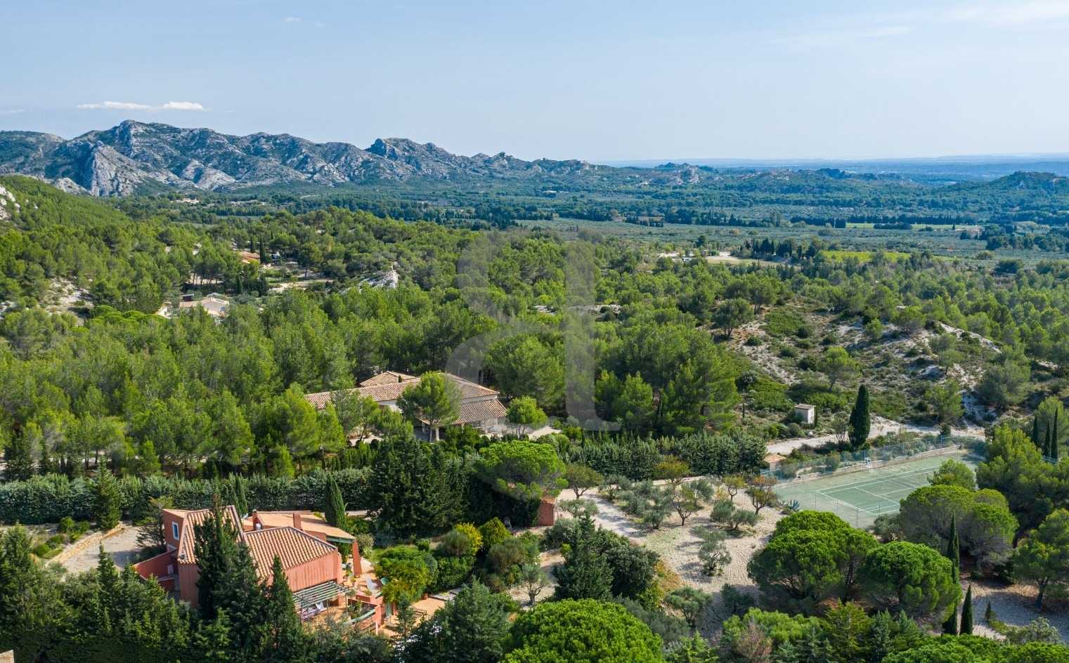House in Les Baux-de-Provence, Provence-Alpes-Cote d'Azur 12040126