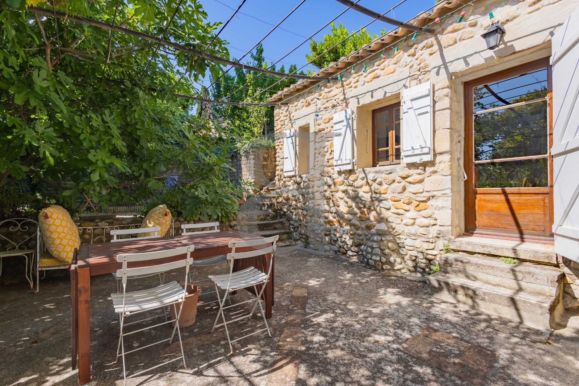 House in Sainte-Cecile-les-Vignes, Provence-Alpes-Cote d'Azur 12040132