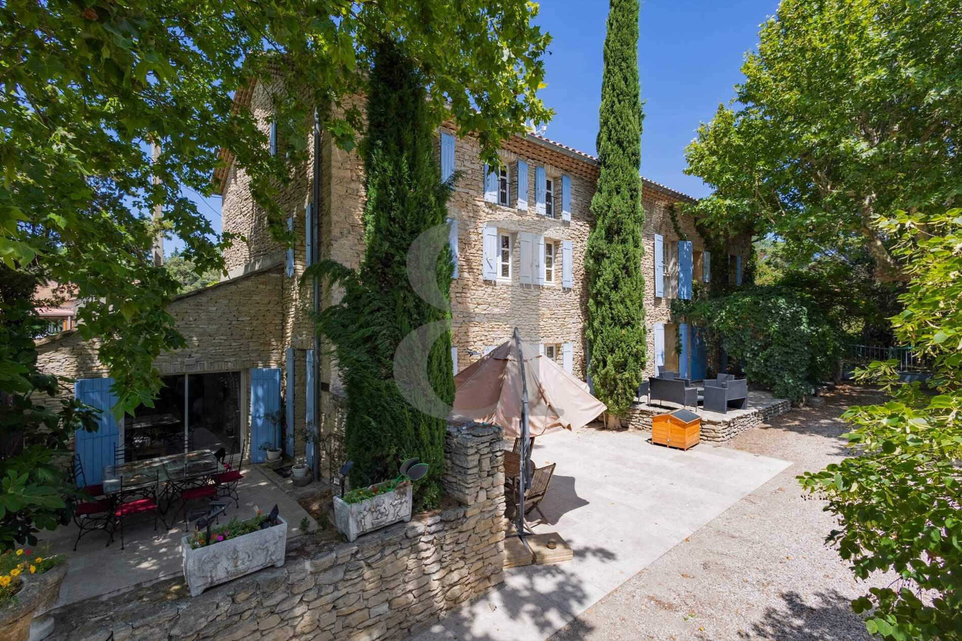 Annen i L'Isle-sur-la-Sorgue, Provence-Alpes-Cote d'Azur 12040133
