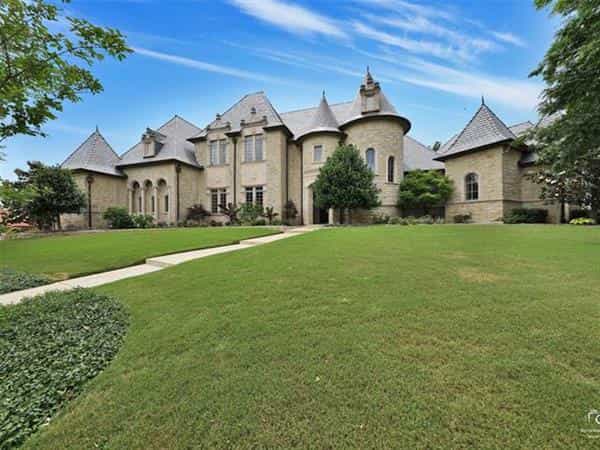 House in Benbrook, Texas 12040844