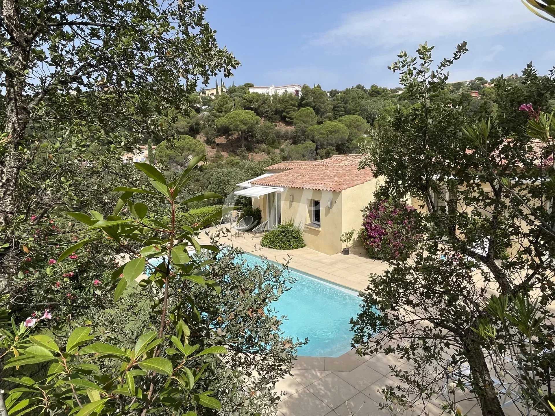 Rumah di Sainte-Maxime, Provence-Alpes-Cote d'Azur 12040874