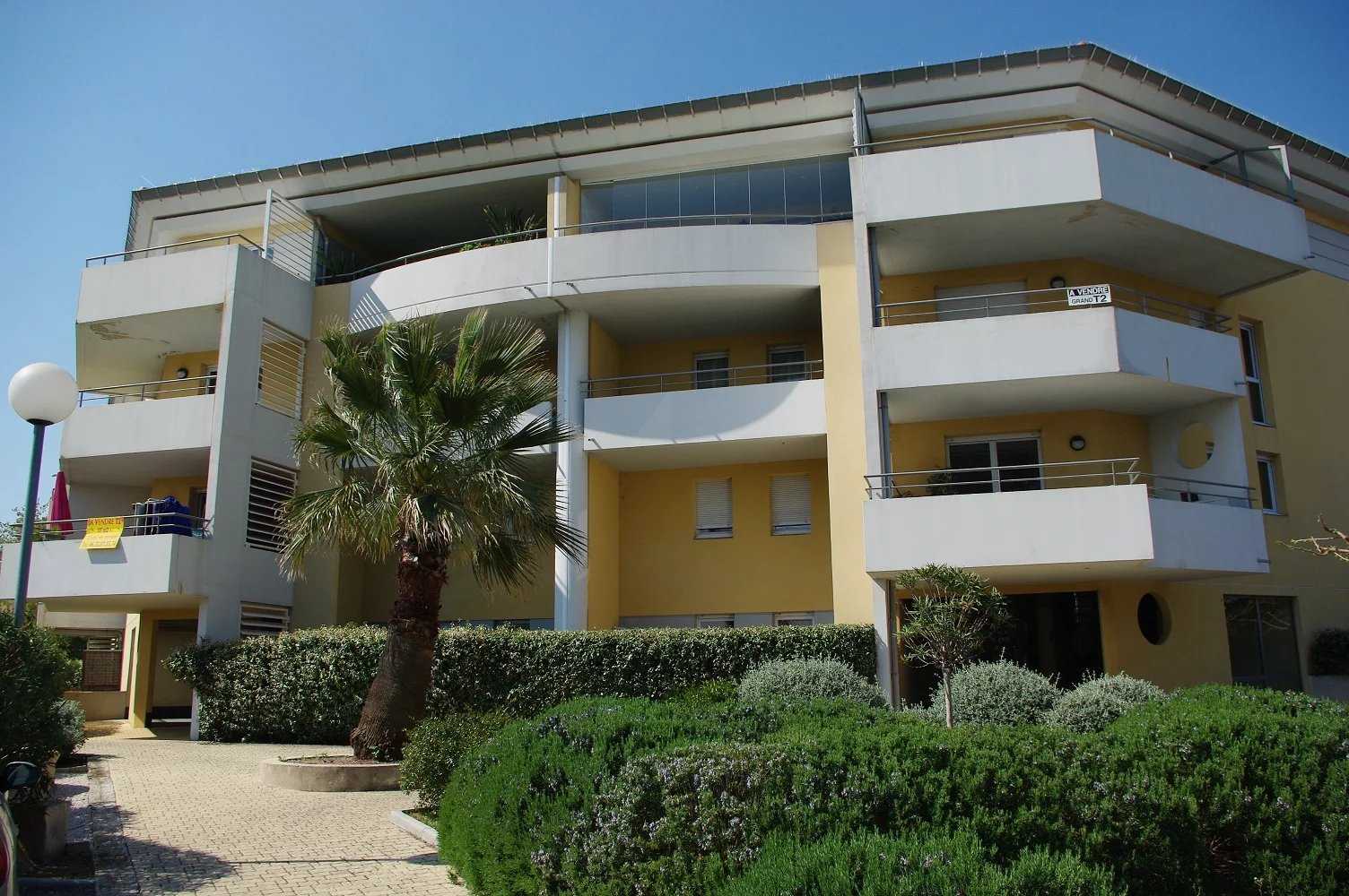 Condominium in Frejus, Provence-Alpes-Cote d'Azur 12040887